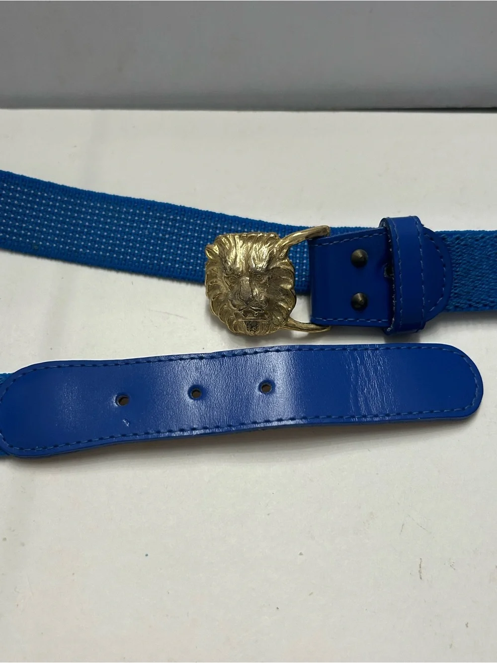 Vintage ANNE KLEIN for Calderon Blue Stretch Leather Belt Gold Lion Buckle 8491